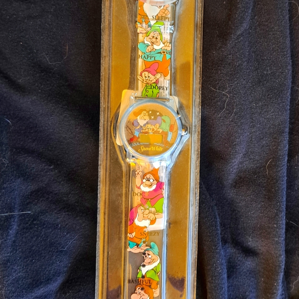 NEW Old Stock Disney Snow White And The Seven Dwarfs  wristwatch collectable